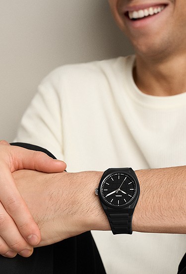 Everett 42mm Three-Hand Black Silicone Watch - Image 2
